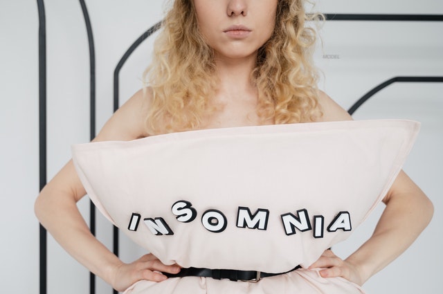 Woman wearing a pillow with a belt.